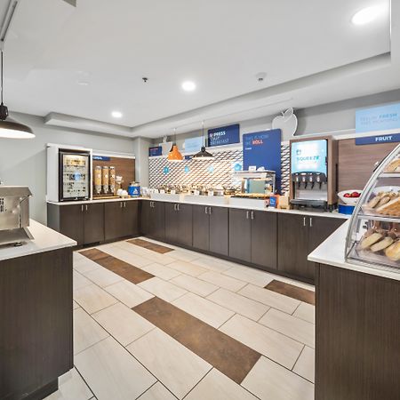 Holiday Inn Express Chicago Northwest-Vernon Hills By Ihg Exterior foto