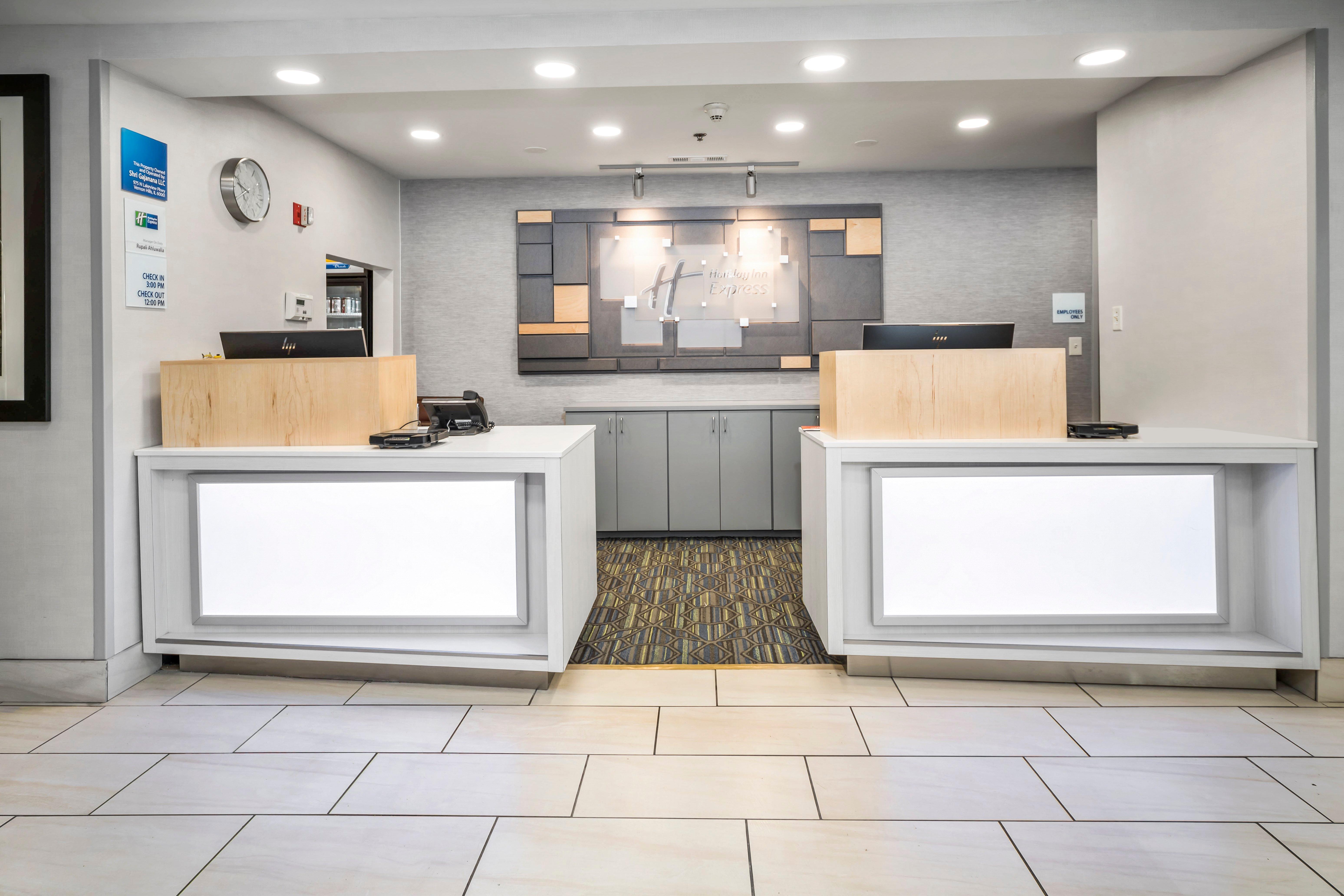 Holiday Inn Express Chicago Northwest-Vernon Hills By Ihg Exterior foto