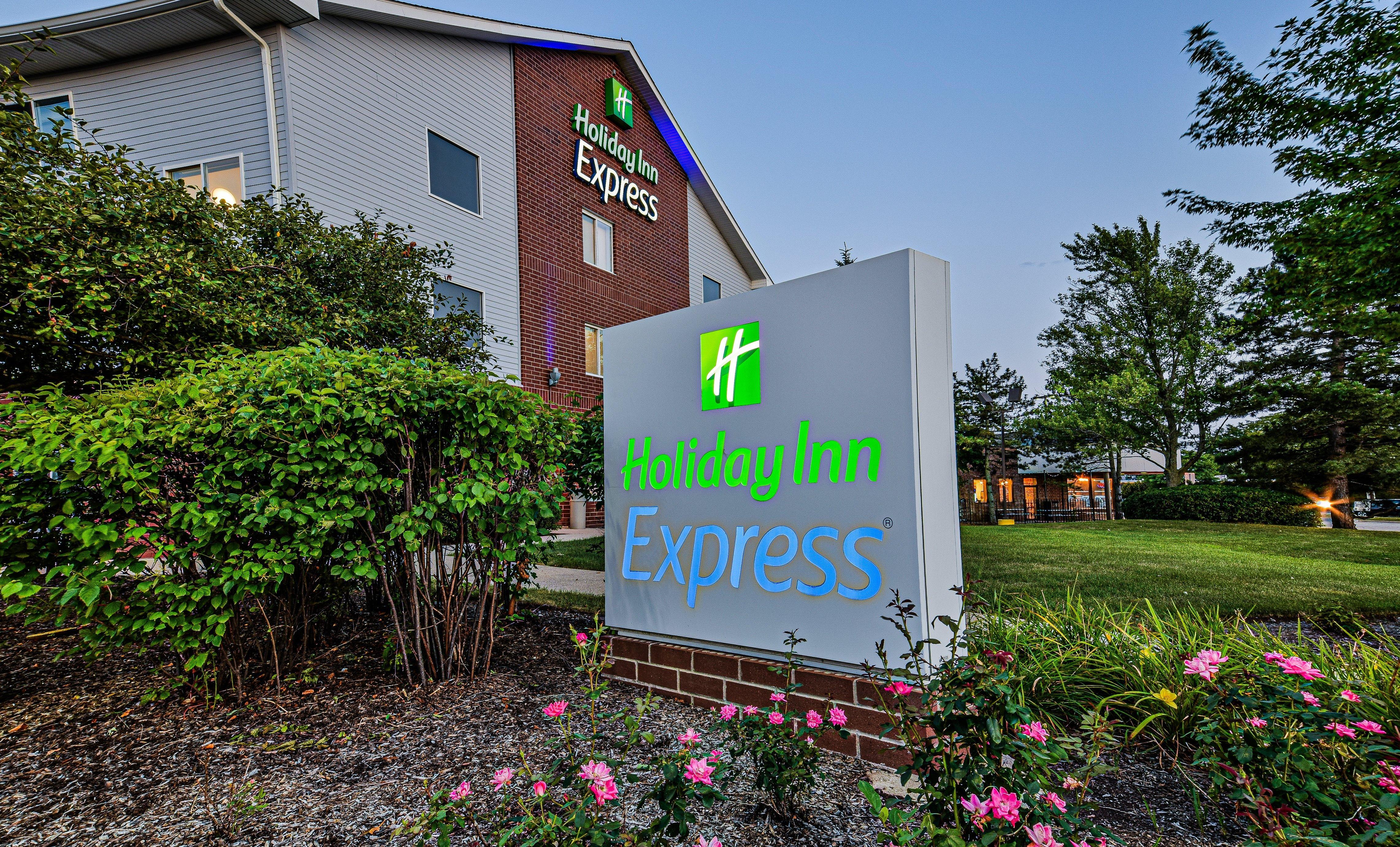 Holiday Inn Express Chicago Northwest-Vernon Hills By Ihg Exterior foto