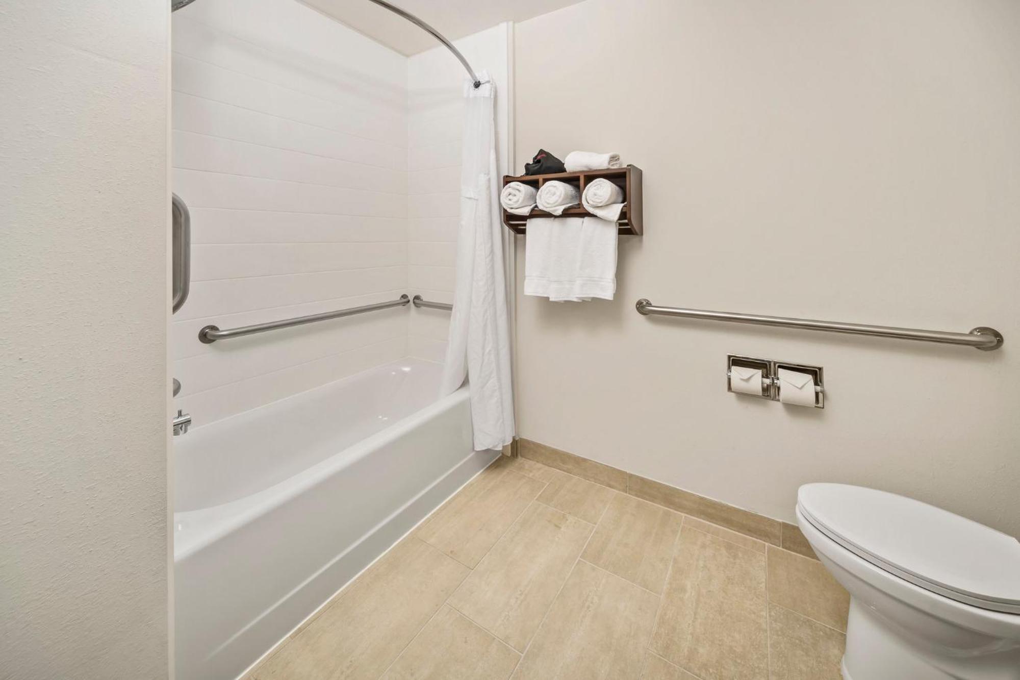 Holiday Inn Express Chicago Northwest-Vernon Hills By Ihg Exterior foto