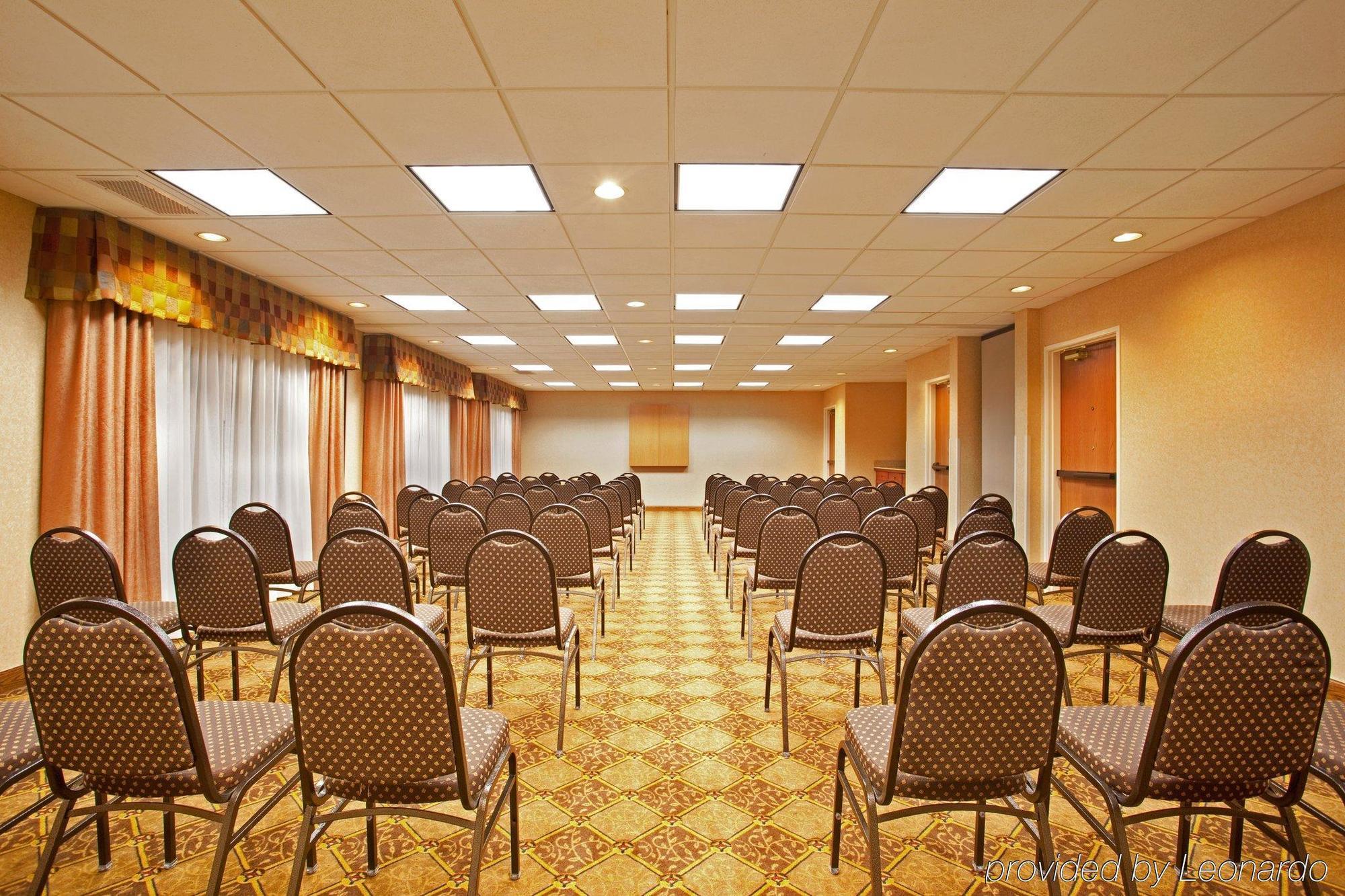 Holiday Inn Express Chicago Northwest-Vernon Hills By Ihg Instalações foto