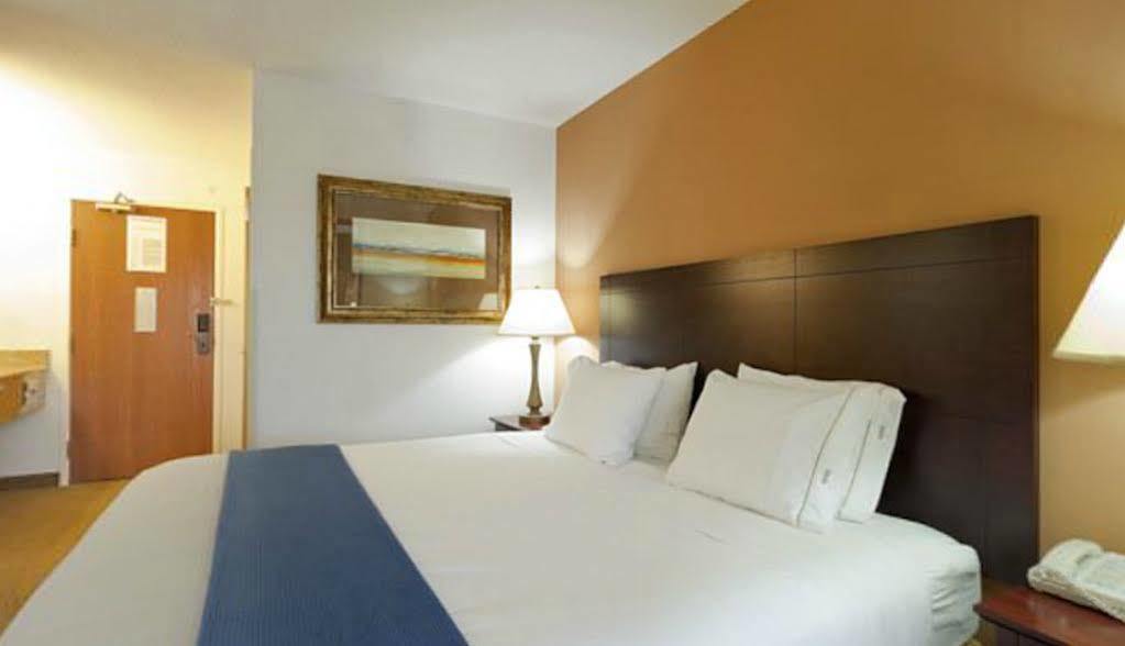 Holiday Inn Express Chicago Northwest-Vernon Hills By Ihg Exterior foto