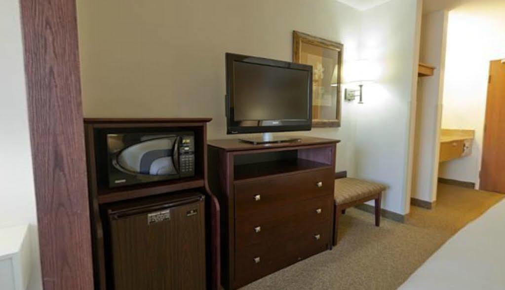 Holiday Inn Express Chicago Northwest-Vernon Hills By Ihg Exterior foto